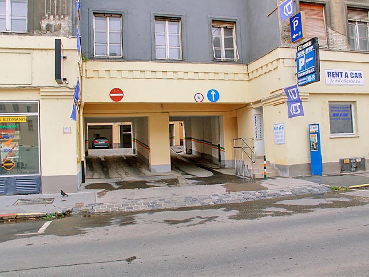 Free Parking Sega Rally Apartment Budapest Exterior foto